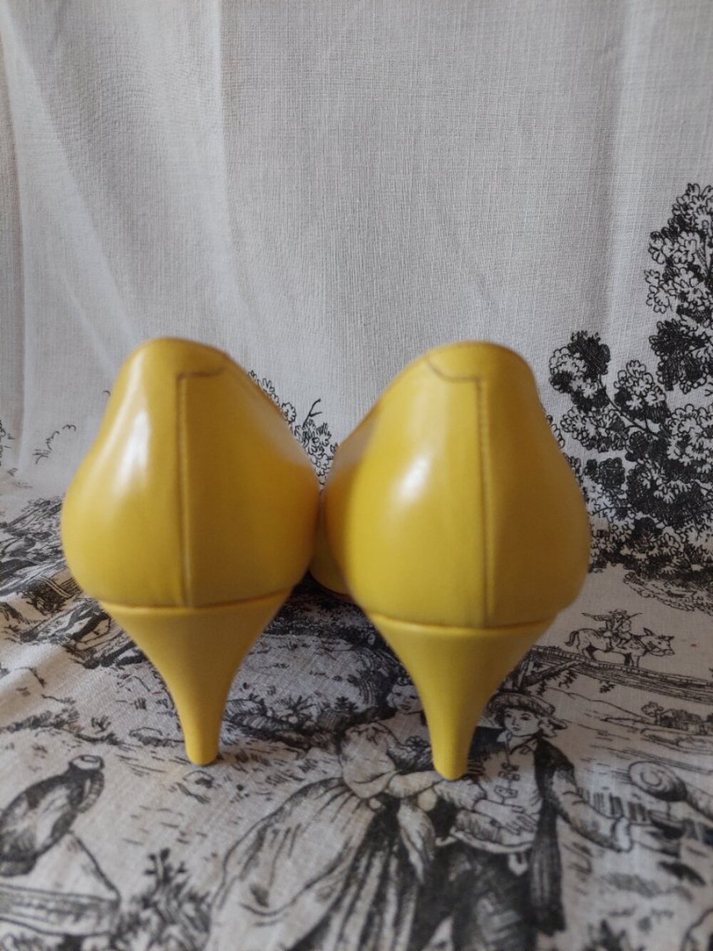 Renato Cenedella Italy Women's EU 37 Bright Yellow Leather Pumps - Picture 2 of 6
